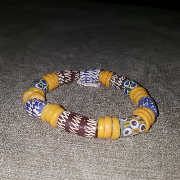 Custom made beaded necklace and bracelet - Picture 2 of 3